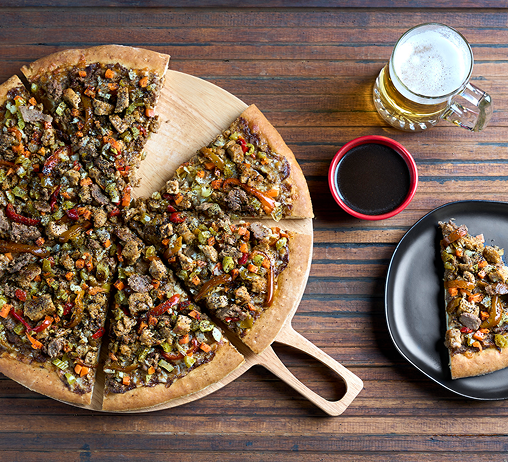 Chicago beef'n bear pizza